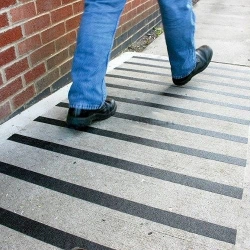 MOCNA SAMOPRZYLEPNA TAŚMA ANTYPOŚLIZGOWA SCHODOWA CZARNA 50mm x 20m